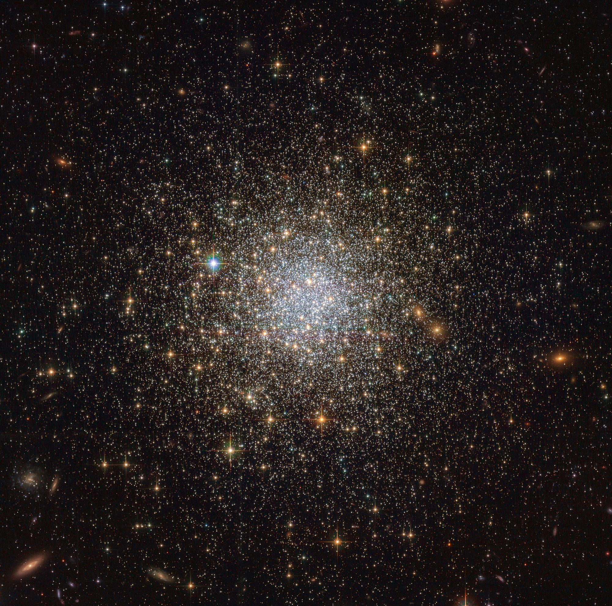 The spectacular globular cluster NGC 1466. Credit: ESA/Hubble & NASA