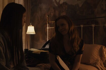 Nell Tiger Free and Lauren Ambrose in Servant