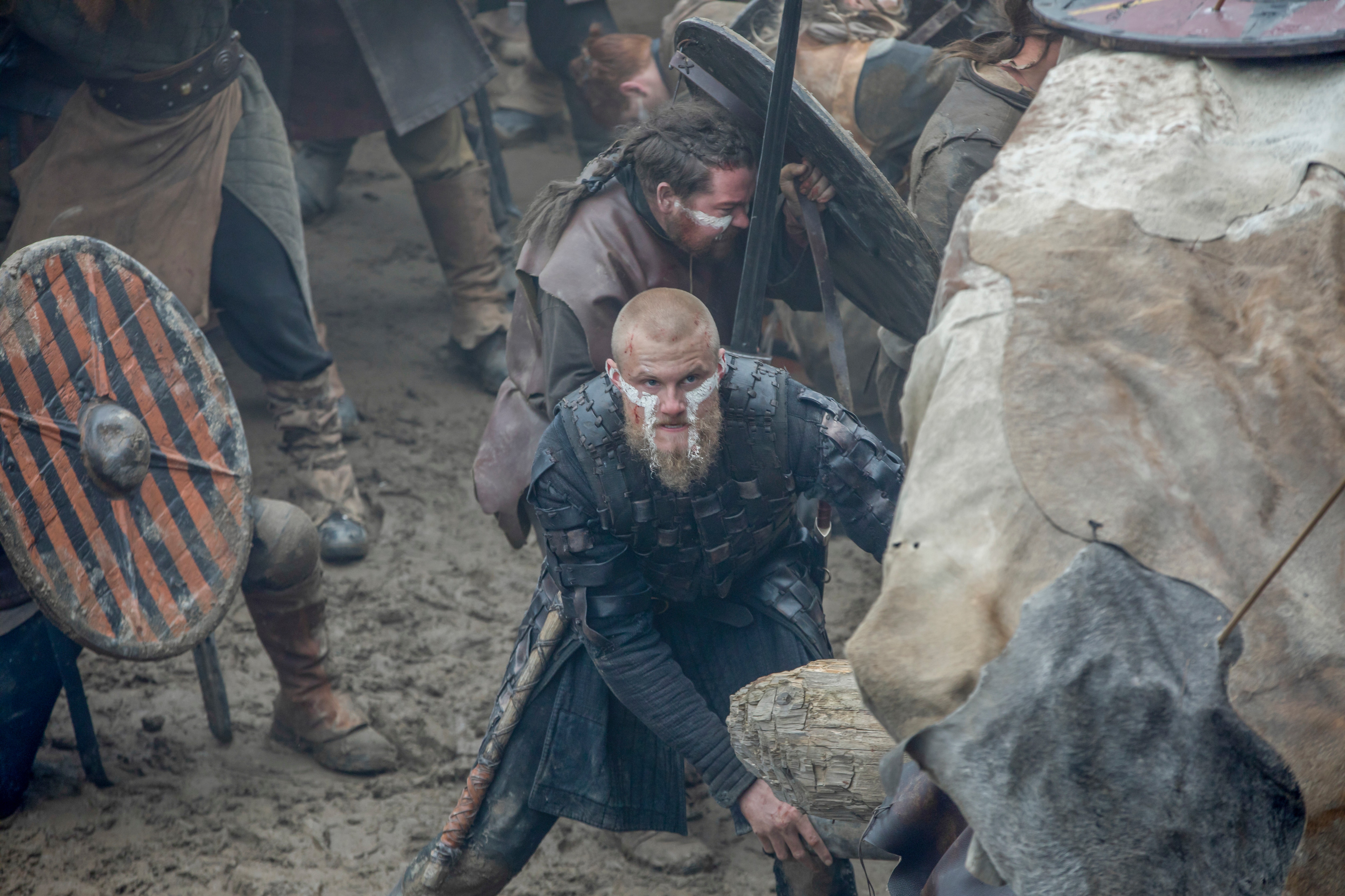 Travis Fimmel (King Ragnar Lothbrok) & Alexander Ludwig (Bjorn Ironside'  Lothbrok)