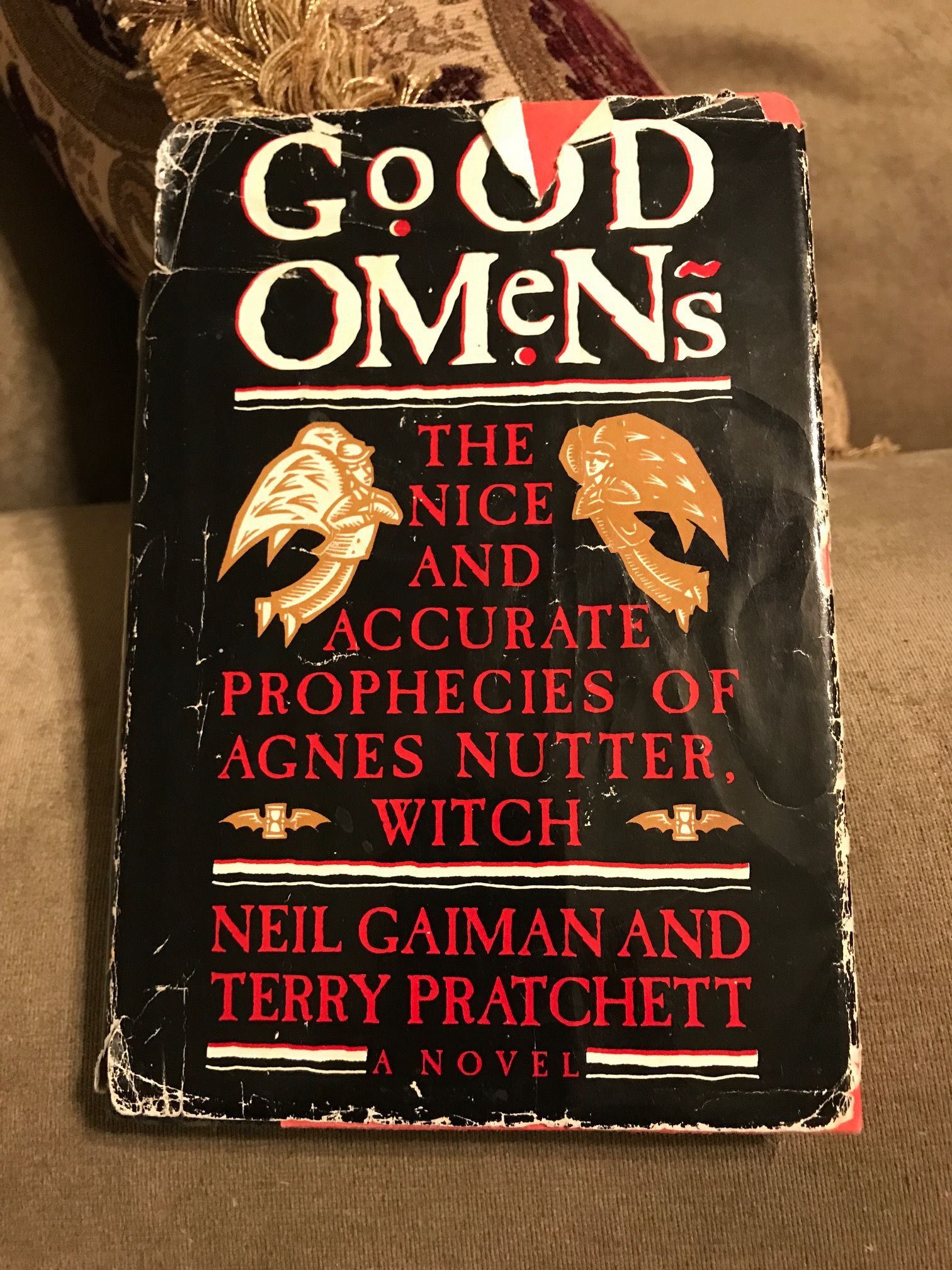 Good Omens - Kindle edition by Gaiman, Neil, Pratchett, Terry. Literature &  Fiction Kindle eBooks @ .