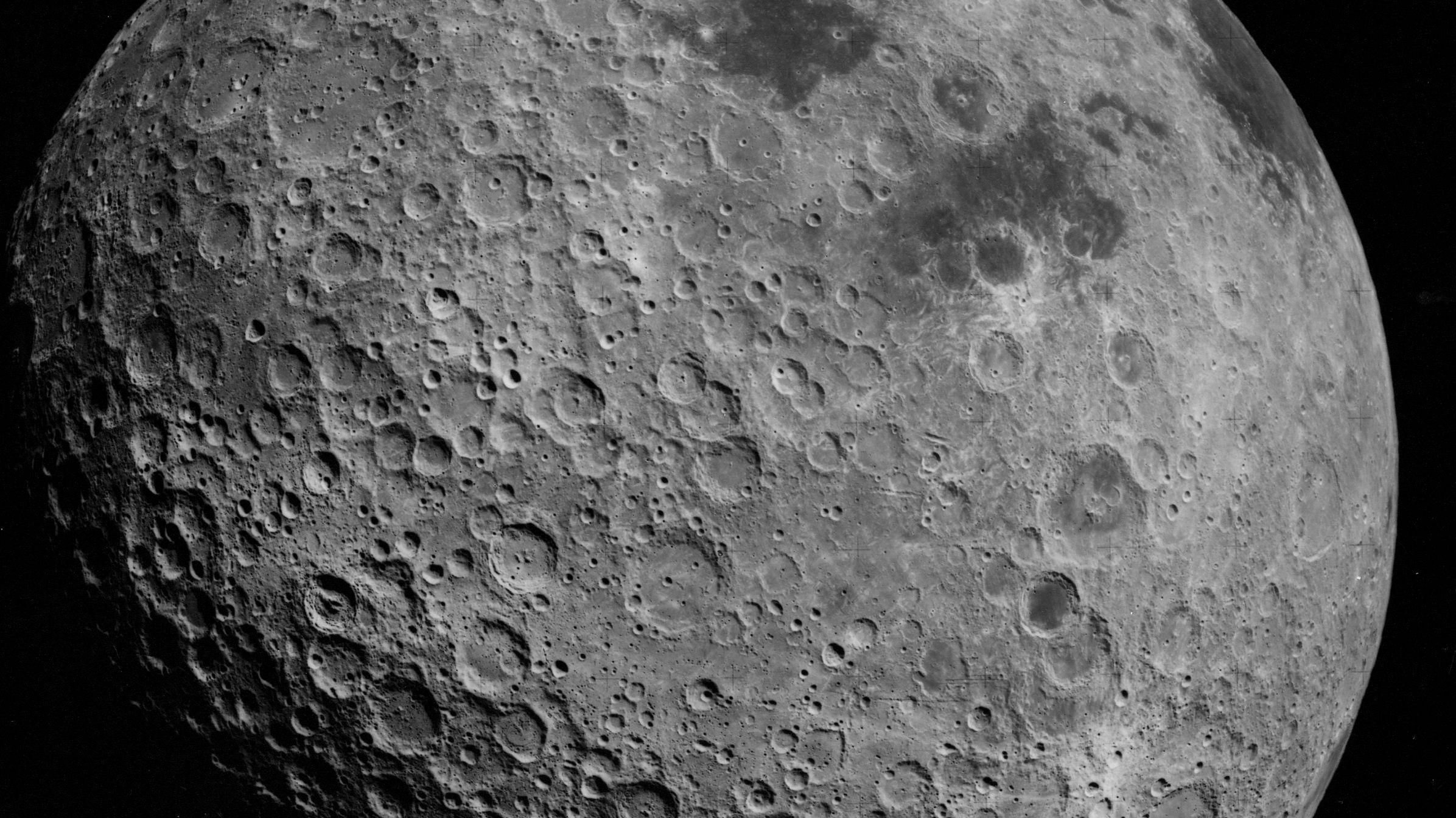 Поверхность обратной стороны Луны