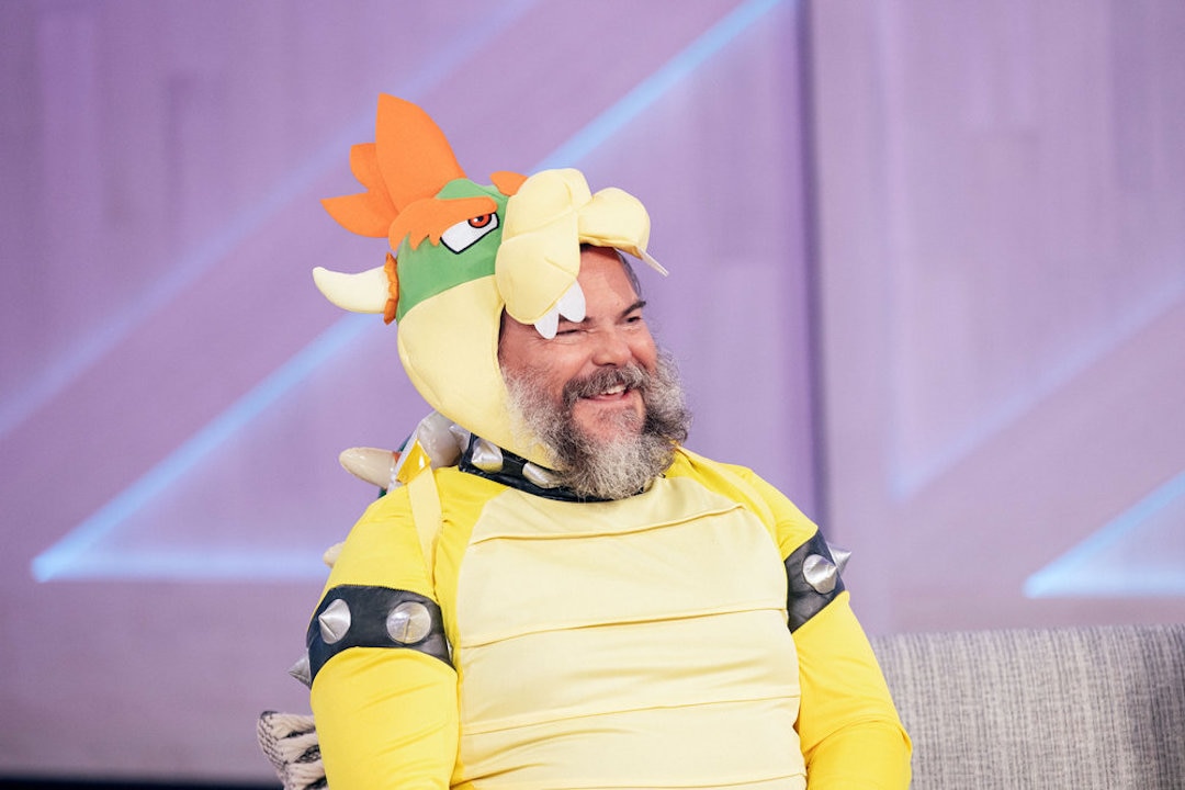 Jack Black get tricked into dressing as Bowser by Kelly Clarkson