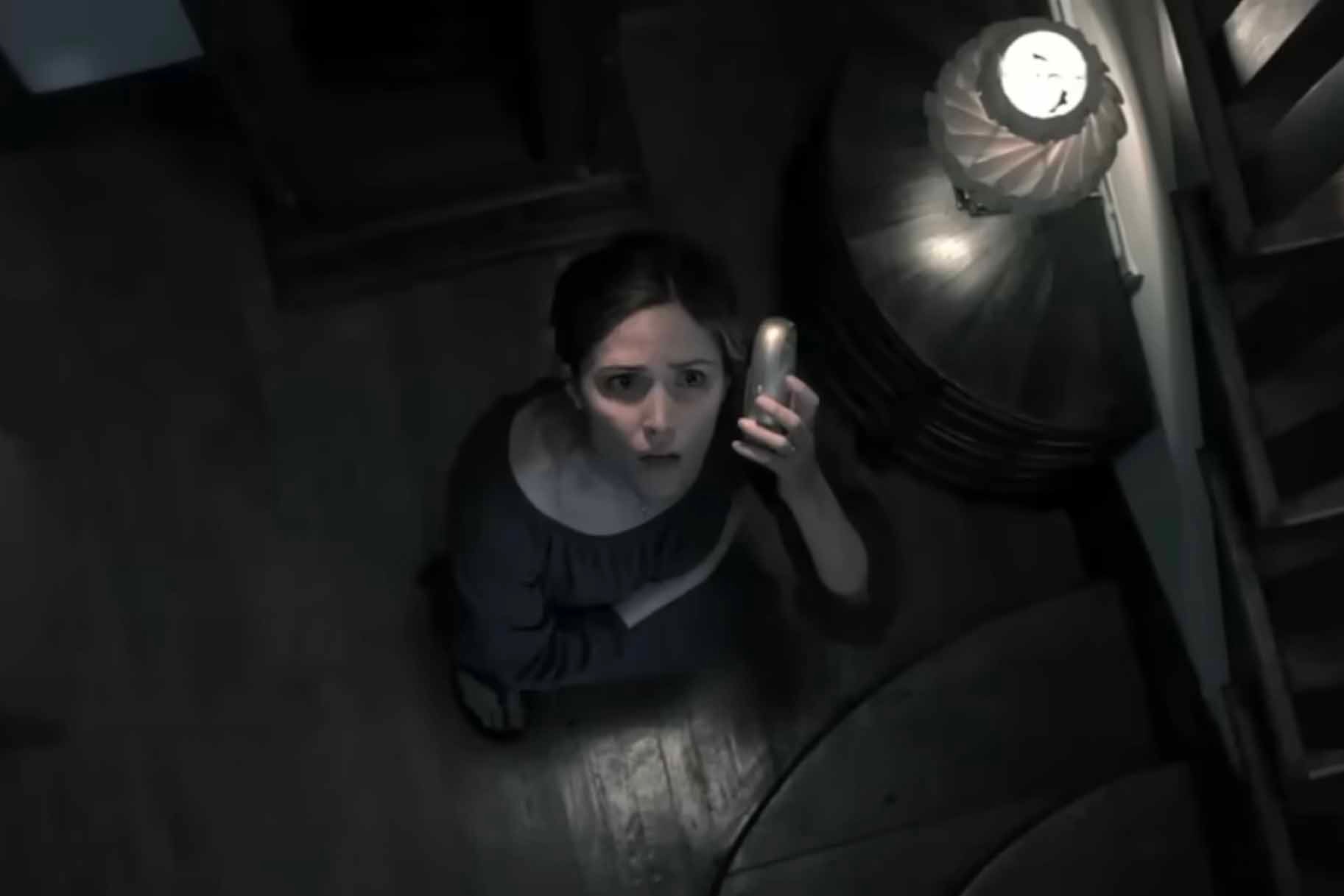 Renai Lambert (Rose Byrne) holds a baby monitor in Insidious (2010).