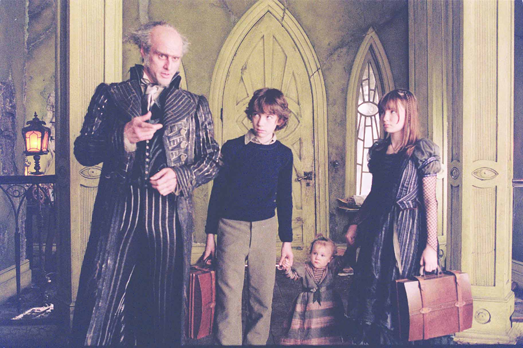 Count Olaf (Jim Carrey) and the Baudelaires (Liam Aiken, Kara Hoffman, Emily Browning) appear in Lemony Snicket's A Series of Unfortunate Events (2004).