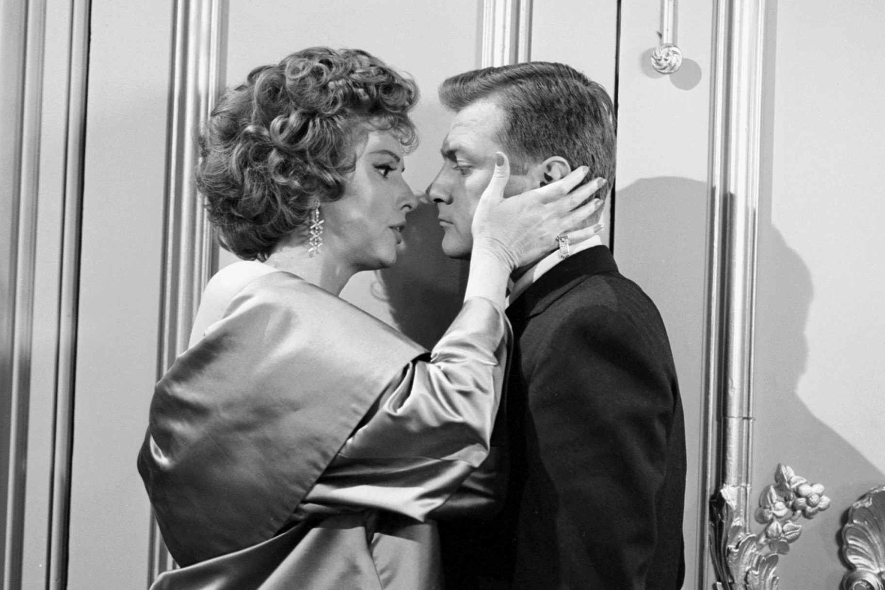 Leila (Patricia Barry) holds Roger Shackleforth (George Grizzard) for a kiss in Twilight Zone 131.