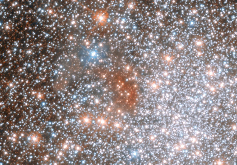 A close-up of the reddish splotch in the globular cluster NGC 1898. Credit: ESA/Hubble & NASA