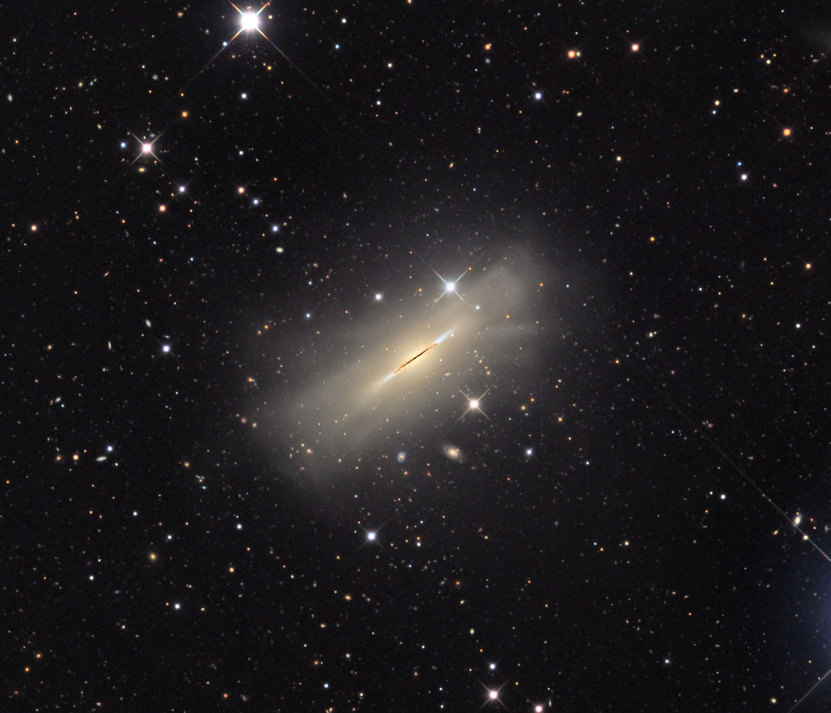 Bad Astronomy | Solving the riddle of the edge-on galaxy NGC 5866