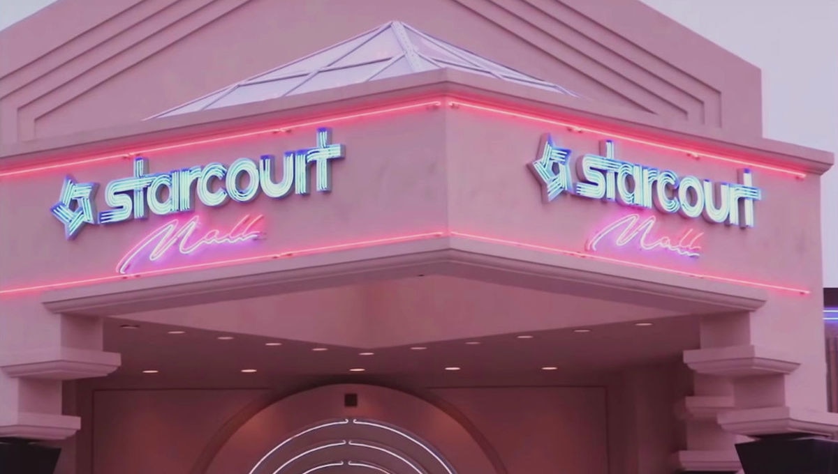 Starcourt Mall in Stranger Things 3 analyzed by mall expert