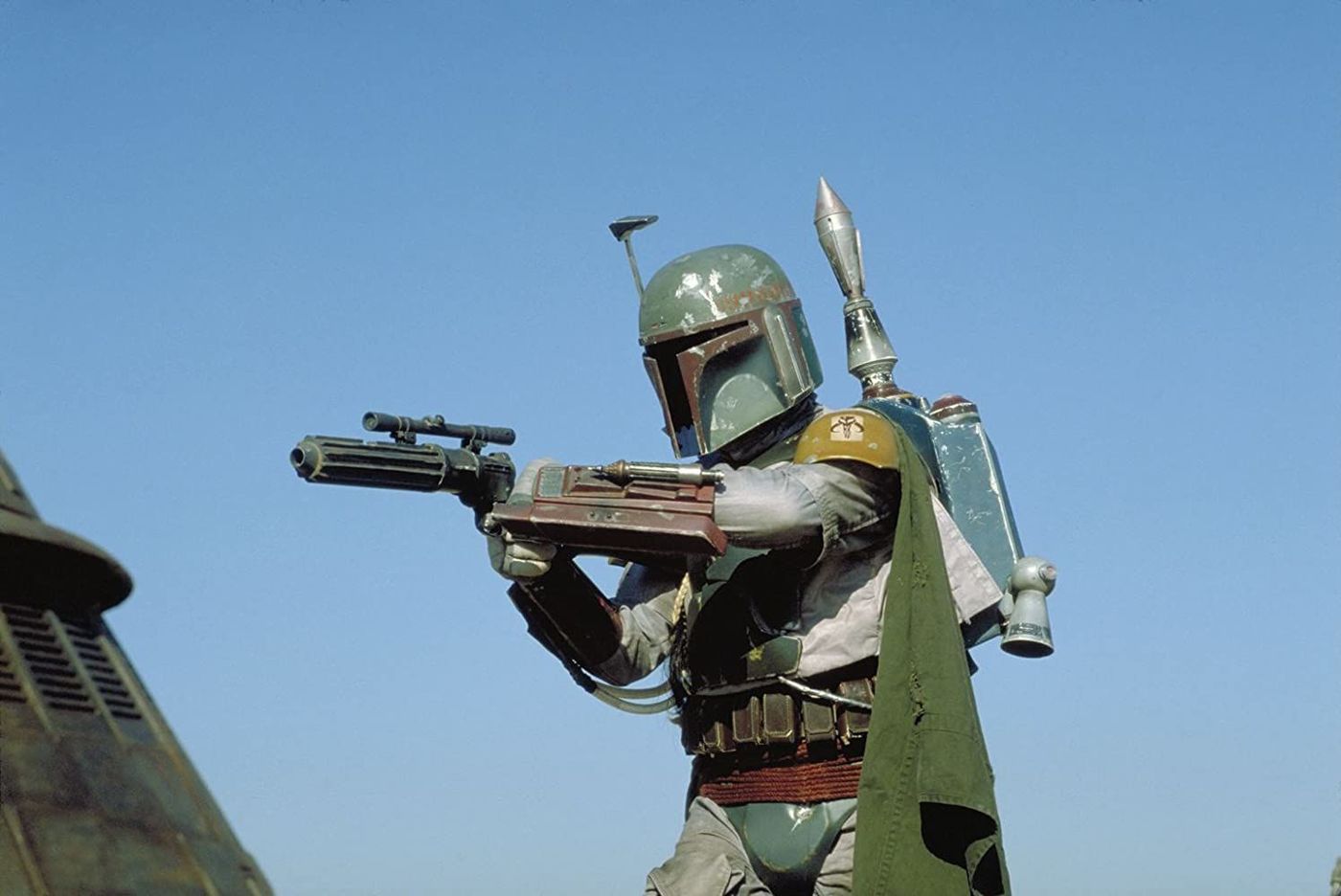 Boba Fett jetpacks into Mandalorian Season 2, played by Temeura ...