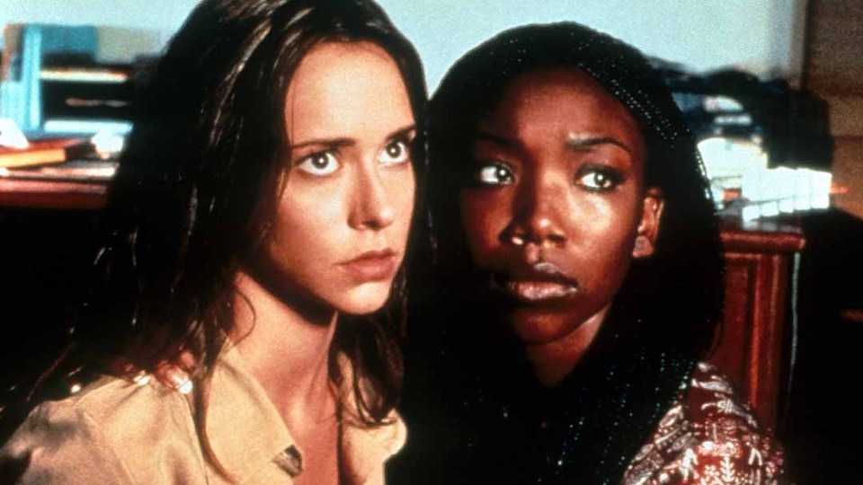 Jennifer Love Hewitt and Brandy holding on to one an other with fear in their eyes in I Still Know What You Did Last Summer (1998)