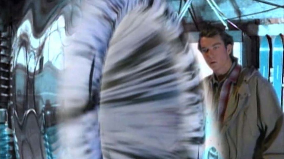 Quinn Mallory (Jerry O'Connell) observes a newly opened multiverse portal in Sliders 101.