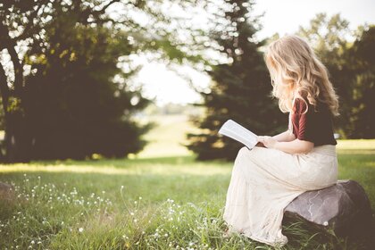 woman-reading