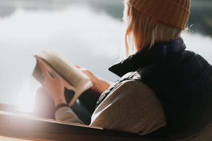 woman-reading