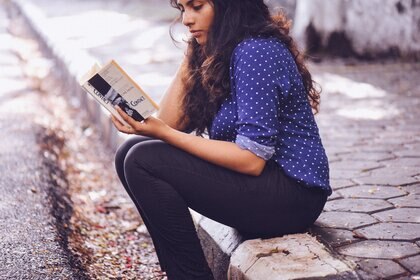 woman-reading-book