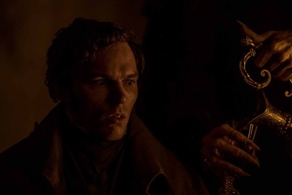 Thomas Hutter (Nicholas Hoult) appears afraid in Nosferatu (2024)