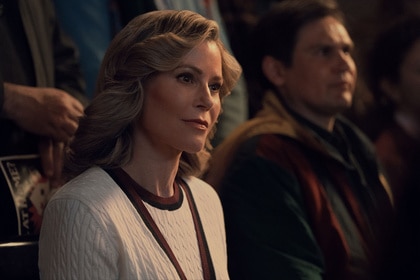 Julie Bowen as Linda Campbell in Season 1 Episode 3 of Hysteria!