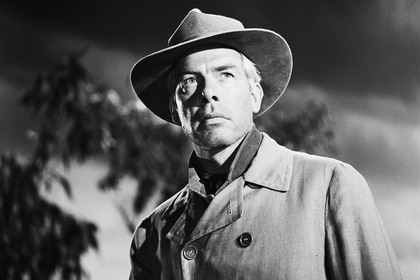 Lee Marvin wearing a hat and jacket on an episode of The Grave on The Twilight Zone