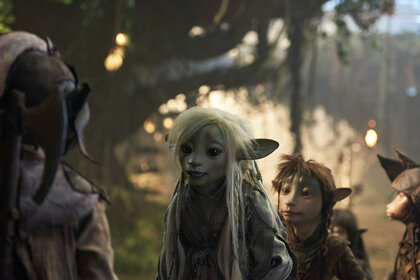 Deet (Center) in The Dark Crystal: Age of Resistance