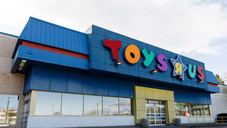 5 People Arrested At A Rave In Abandoned Toys R Us Location In London - abandoned toys r us roblox