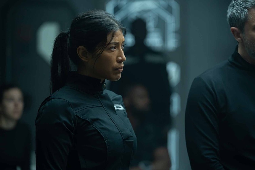 Kimi Joma (Diana Bermudez) wears all black on The Ark Season 2.