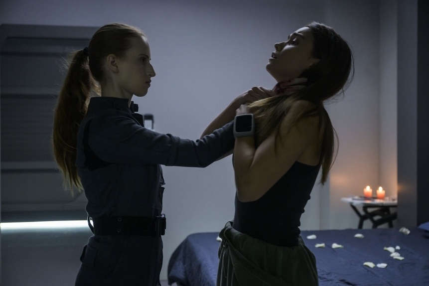 Kelly Fowler (Samantha Glassner) chokes Eva Markovic (Tiana Upcheva) on The Ark Season Episode 207.