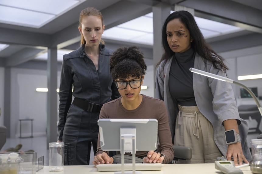 Kelly Fowler (Samantha Glassner), Alicia Nevins (Stacey Read), and Dr. Sanjivni Kabir (Shalini Peiris) work on a computer together on The Ark Episode 208.