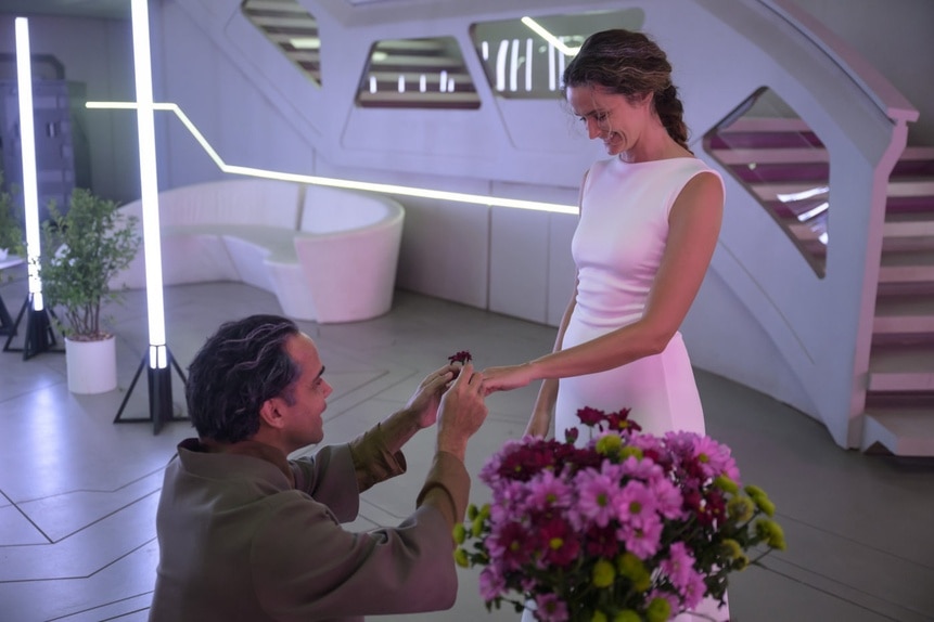 Ian (Reece Ritchie) proposes to Lt. Sharon Garnet (Christie Burke) in The Ark Episode 210.