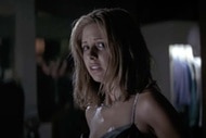 Helen Shivers (Sarah Michelle Gellar) looks afraid in I Know What You Did Last Summer (1997).