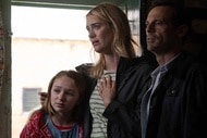 Agnes Dalton (Alix West Lefler), Louise Dalton (Mackenzie Davis) and Ben Dalton (Scoot McNairy) stand together in Speak No Evil (2024).