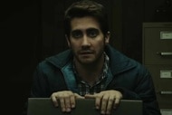 Robert Graysmith (Jake Gyllenhaal) holds a chair in Zodiac (2007).