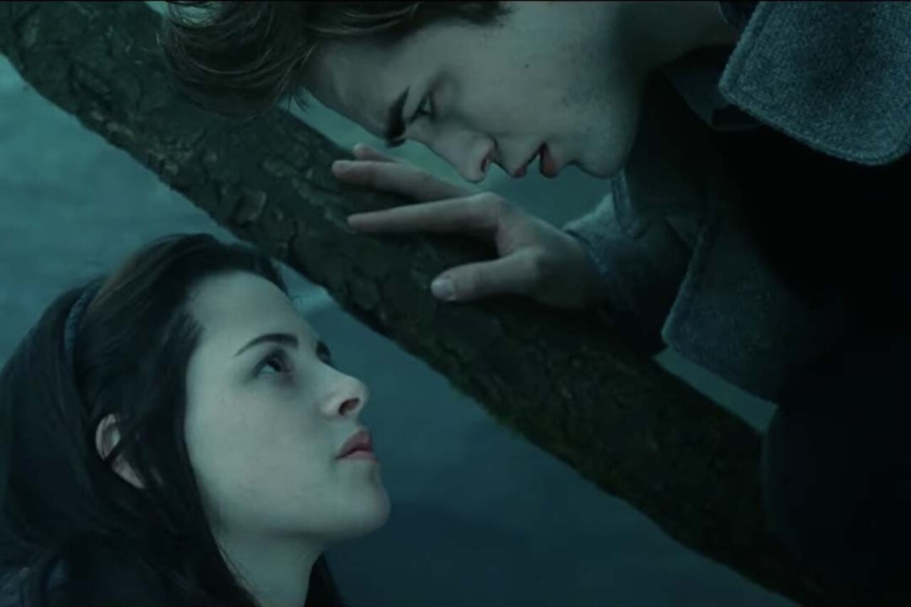 Twilight: Why The First Movie Is So Blue (& Why It Changed)