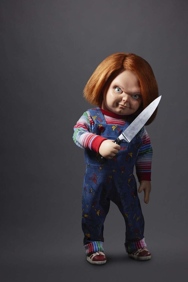chucky the killer doll with knife