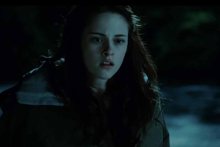 Bella Swan (Kristen Stewart) looks baffled in the dark in Twilight (2008).