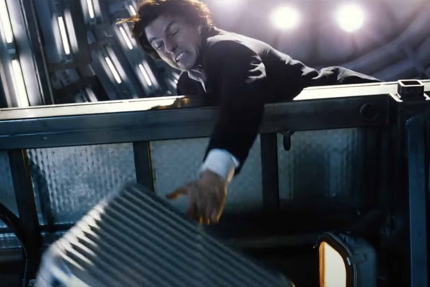 Ethan Hunt (Tom Cruise) saves a briefcase from falling off a ledge in Mission: Impossible – Ghost Protocol (2011).