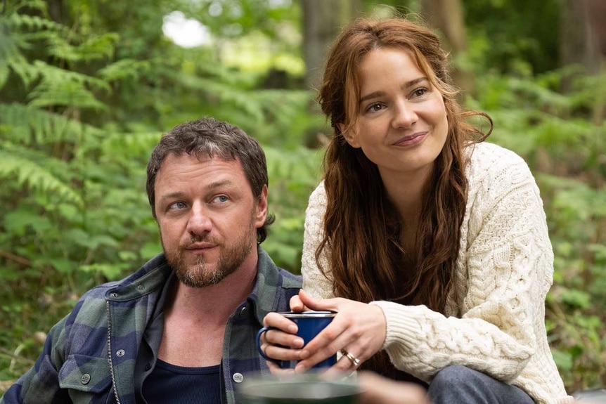 Paddy (James McAvoy) and Ciara (Aisling Franciosi) sit outside in Speak No Evil (2024).