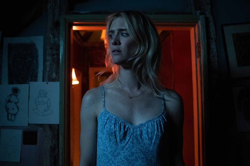 Louise Dalton (Mackenzie Davis) enters a dark room in Speak No Evil (2024).