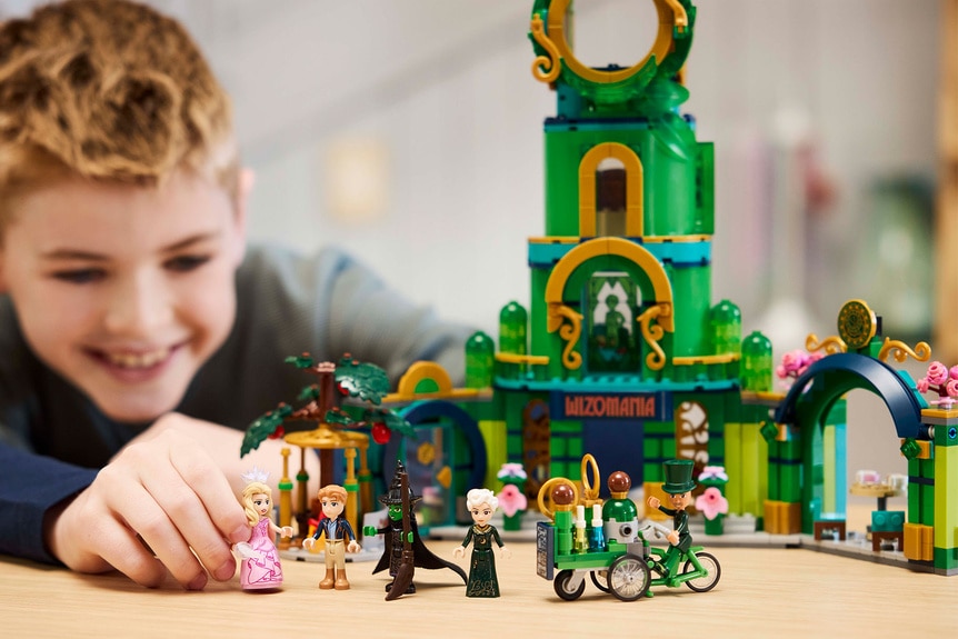 Build Your Own Magical World of Oz in New Wicked LEGO Sets (PICS)