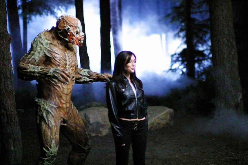 A monster sneaks behind Shannen Doherty on Scare Tactics.