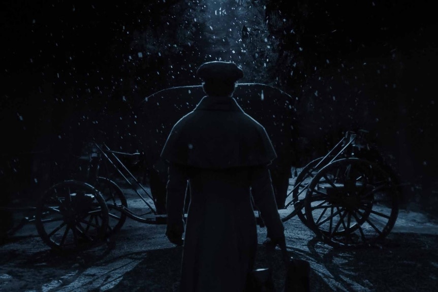 Thomas Hutter (Nicholas Hoult) walks toward a carriage in Nosferatu (2024).