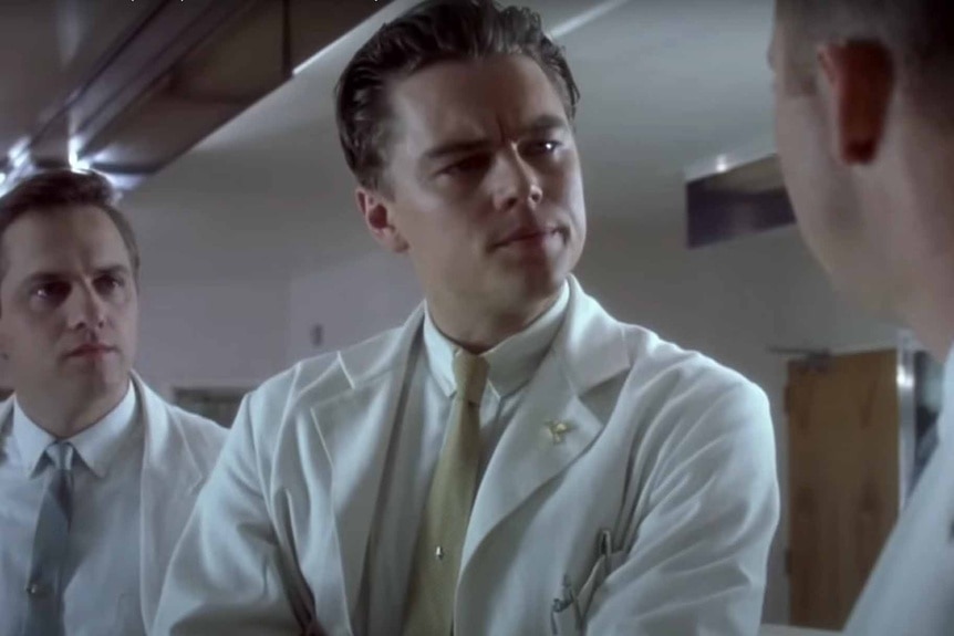 Frank Abagnale, Jr. (Leonardo DiCaprio) wears a doctor's coat in Catch Me if You Can (2002).