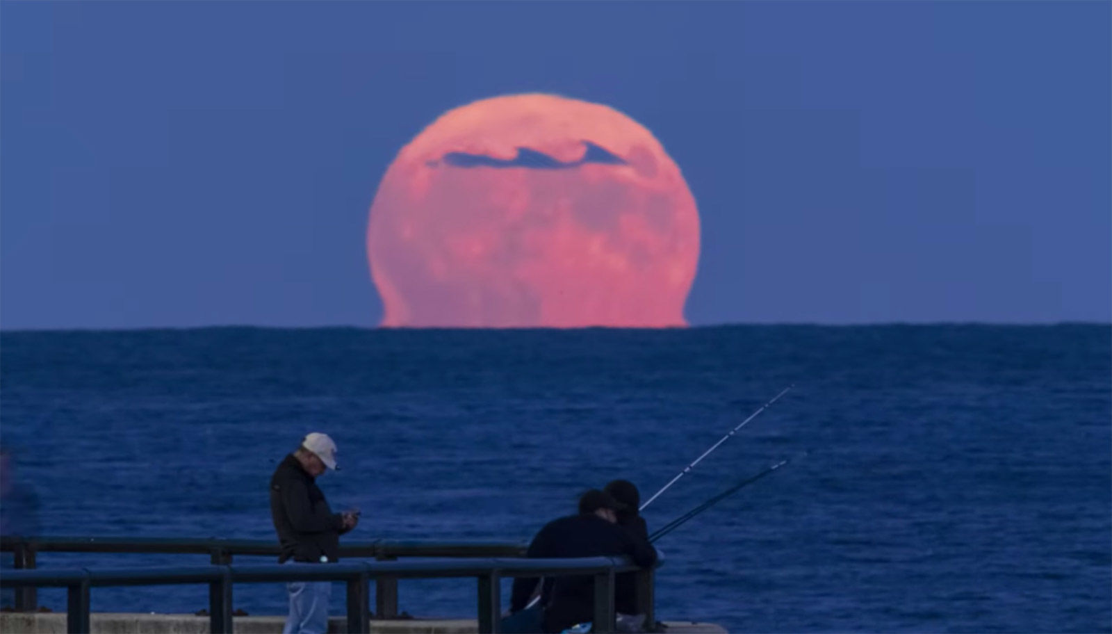 Bad Astronomy Time lapse Videos Of A Moonrise Show Mirages SYFY WIRE