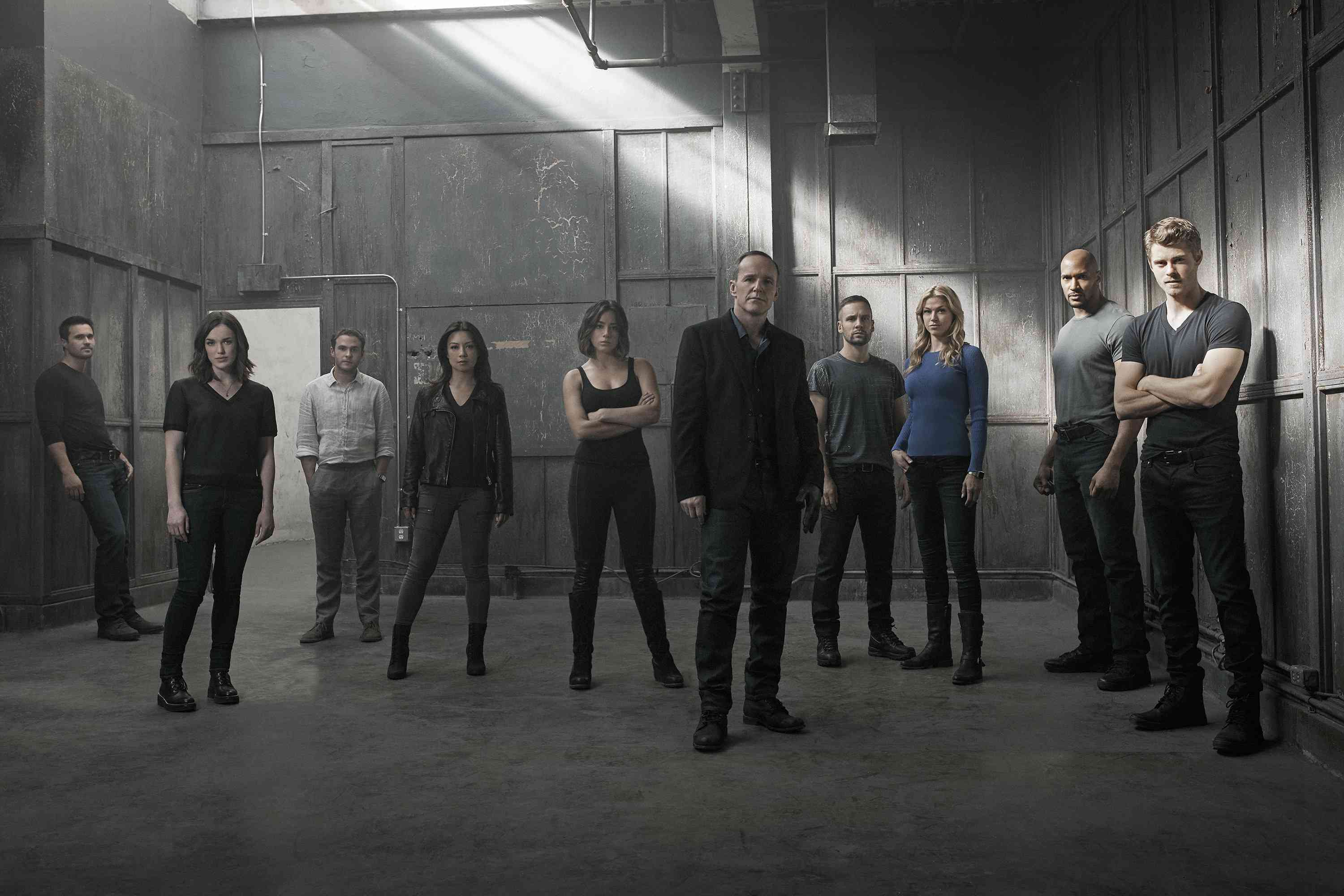 Agents Of S H I E L D Cast Promise Fans A Messy End For Season 3 Blastr